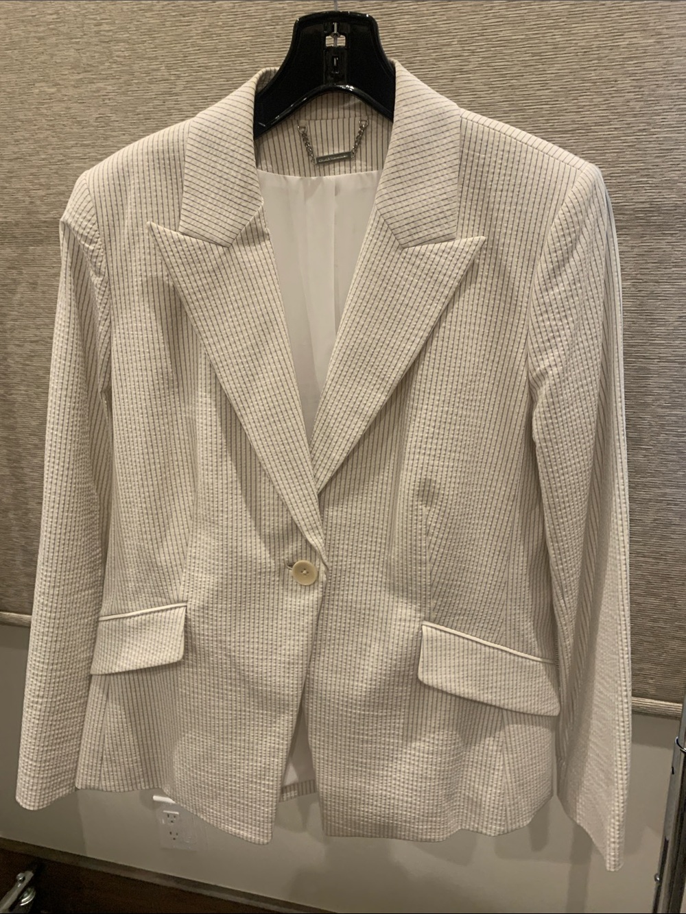 Elie Tahari Cream Textured Single-Button Blazer